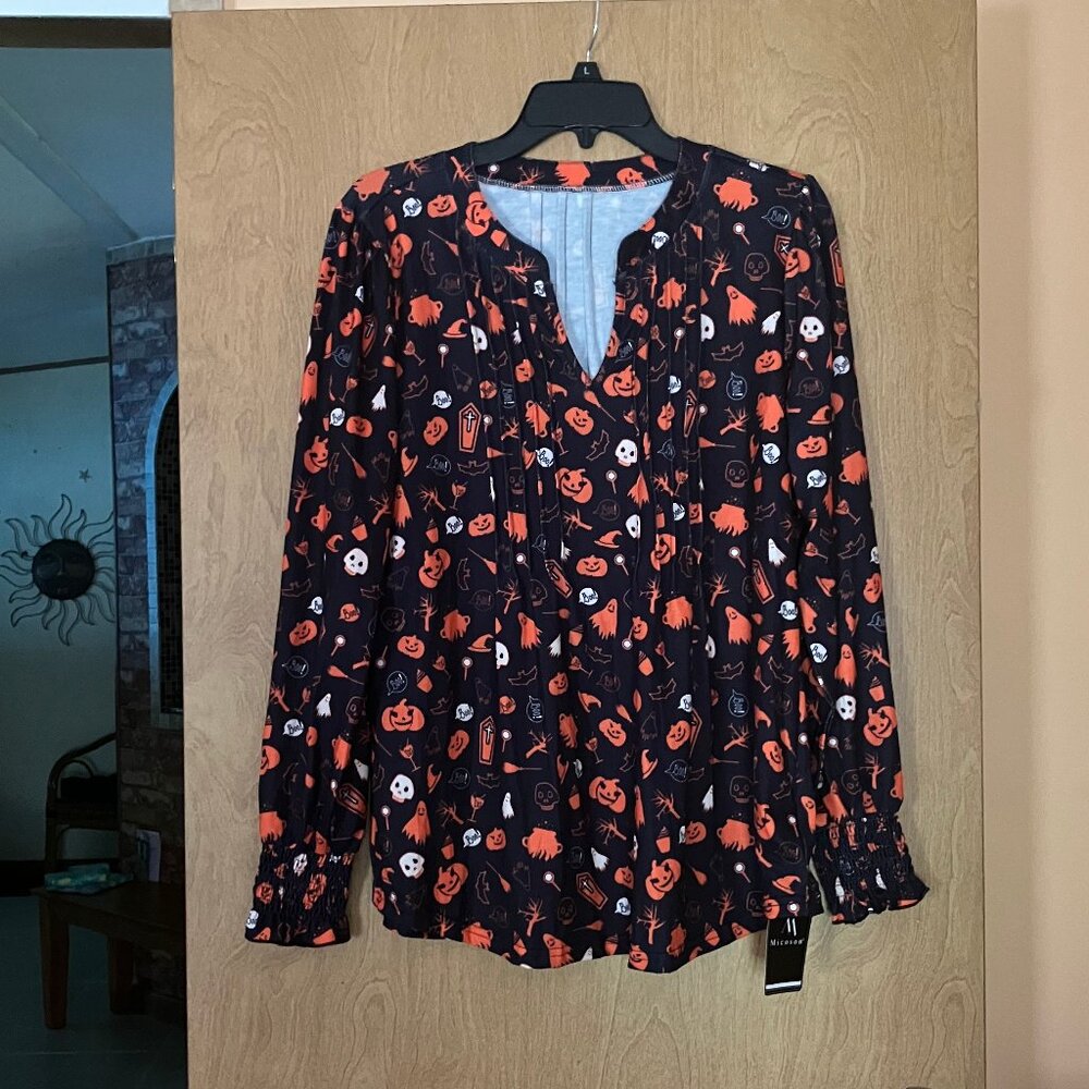 NWT Halloween Womens V neck Puff sleeve pleated tee